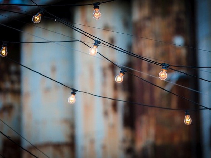 light-bulbs-g2a598f7fb_640 Trattenimento in hotspot: c'era un giudice a Strasburgo